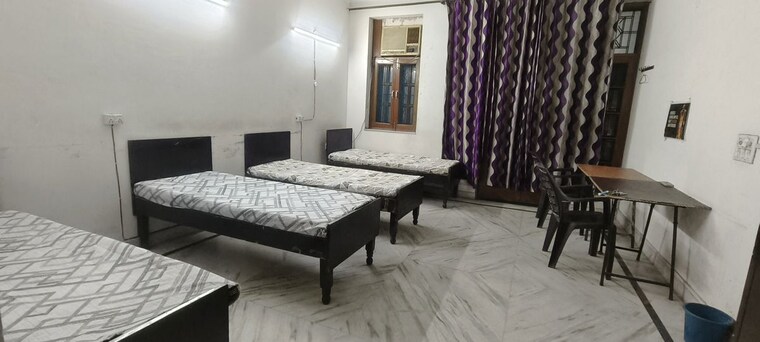 Bedroom, sector 51 Pg For Boys In Sector 51 10235803