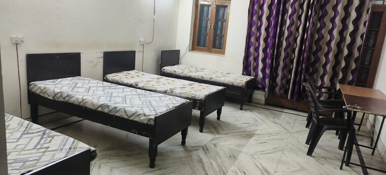 Bedroom, sector 51 Pg For Boys In Sector 51 10235803