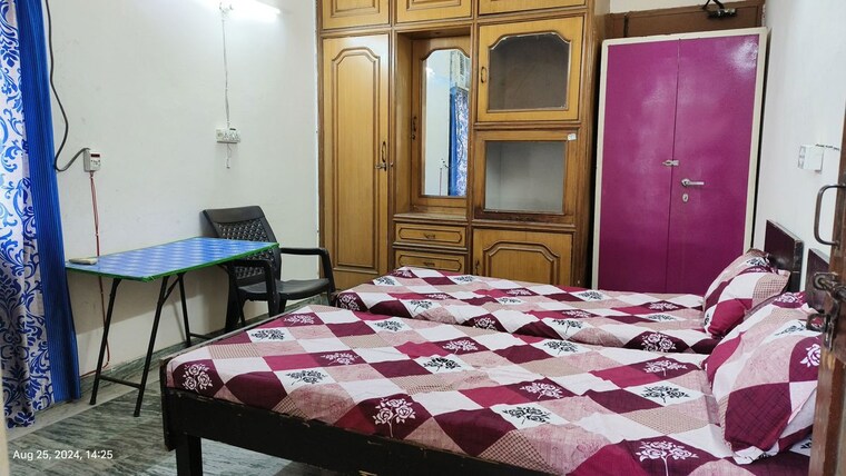 Bedroom, sector 36 Pg For Girls In Sector 36 10235808