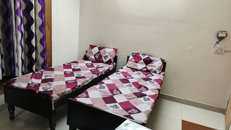 Bedroom, sector 36 Pg For Girls In Sector 36 10235808