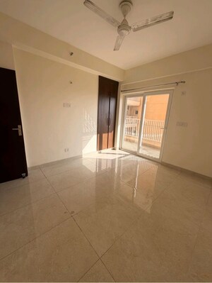Room in 3 BHK Apartment at Eldeco Acclaim, Sohna Sector 2 – for Rent