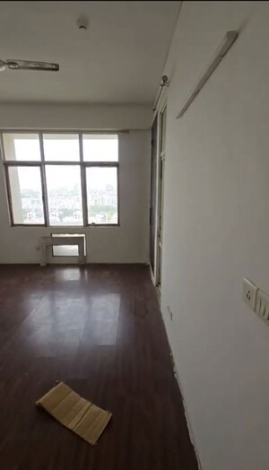 Room in 3 BHK Apartment at Eldeco Green Meadows, Pi Greater Noida – for Rent
