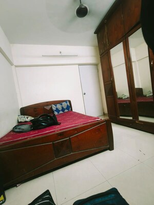 Room in 2 BHK Apartment at Vile Parle West – for Rent