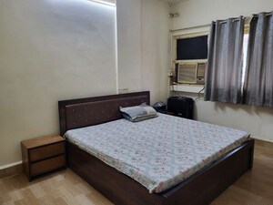 Bedroom in 2 BHK Apartment at Vile Parle West – for Rent