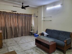 2 BHK Apartment For Rent in Vile Parle West