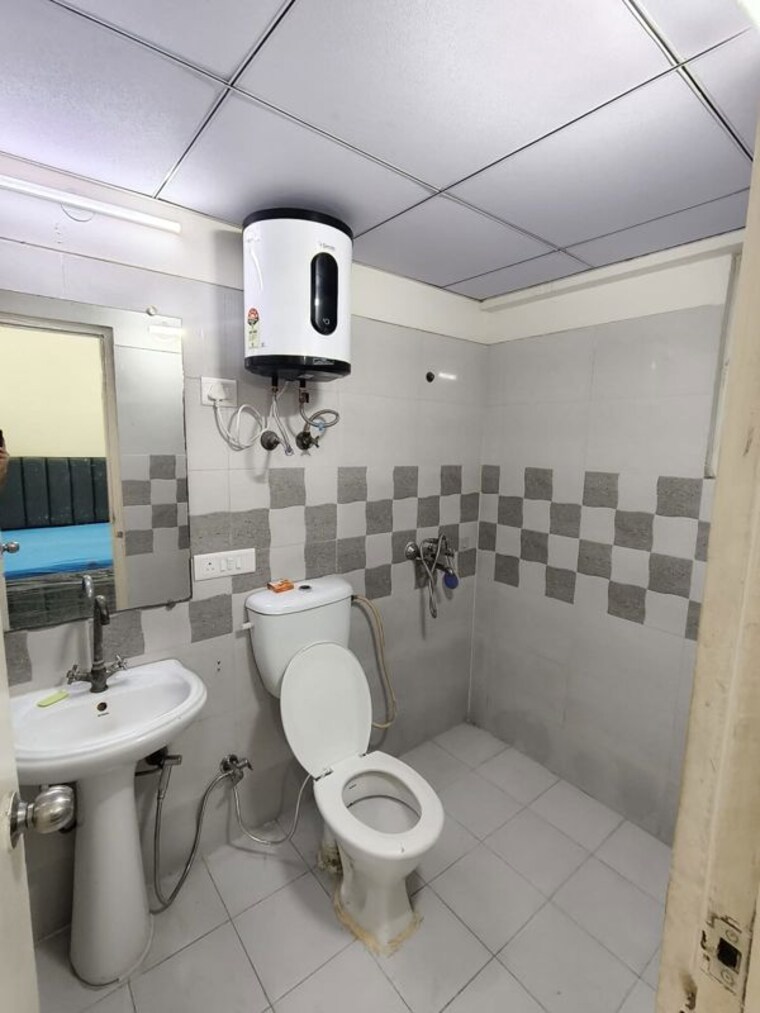 Attached Bathroom, gaur-city-2-14th-avenue 2 Bedroom 855 Sq.Ft. Apartment In Sector 16c Greater Noida Greater Noida 10235843