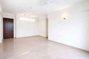 Room in 4 BHK Apartment at Seawoods – for Rent