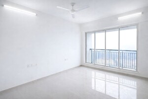 Room in 4 BHK Apartment at Seawoods – for Rent