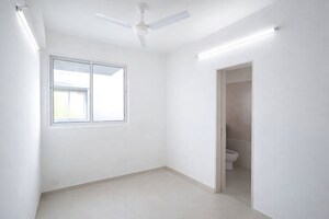 Room in 4 BHK Apartment at Seawoods – for Rent