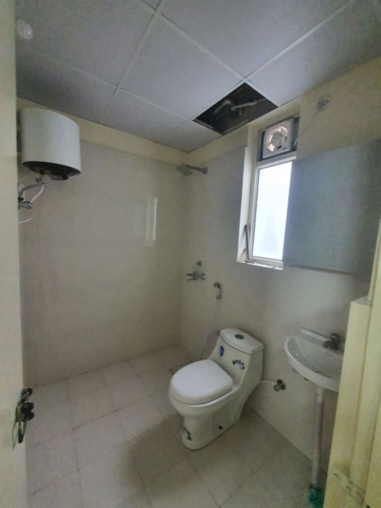 Bathroom, pyramid-fusion-homes 2 Bedroom 591 Sq.Ft. Apartment In Sector 70a Gurgaon 10235873