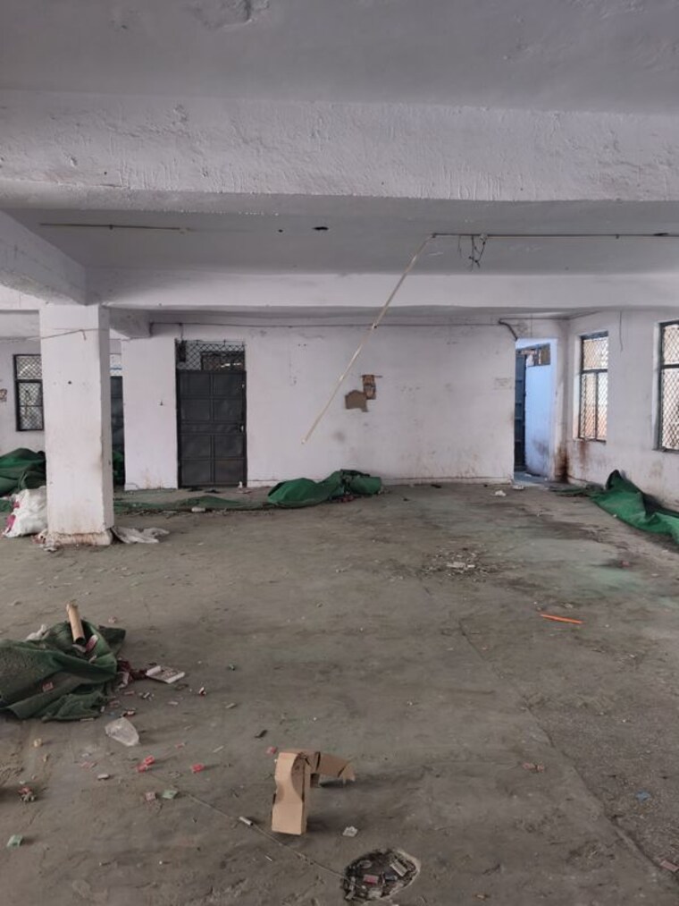  Parking, sector 63 Commercial Warehouse 55000 Sq.Yd. In Sector 63 Noida 10235879