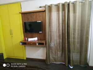 Room in 2.5 BHK Apartment at Ajnara Grand Heritage, Sector 74 – for Rent