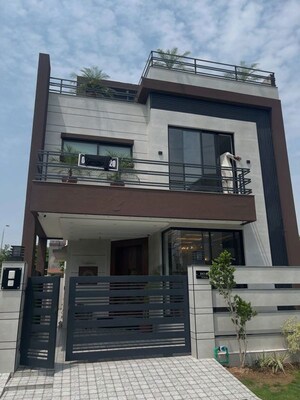 4 BHK Villa For Sale in Mulabagilu