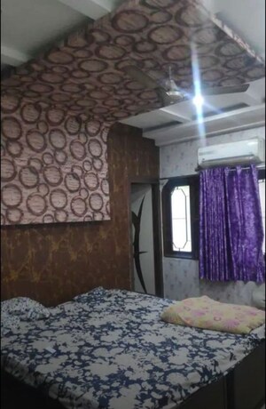 Bedroom in 3 BHK Apartment at Husainganj – for Rent