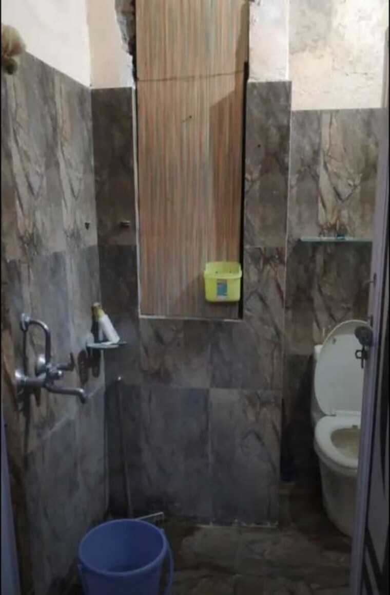 Bathroom, husainganj 3 Bedroom 1600 Sq.Ft. Apartment In Husainganj Lucknow 10235916