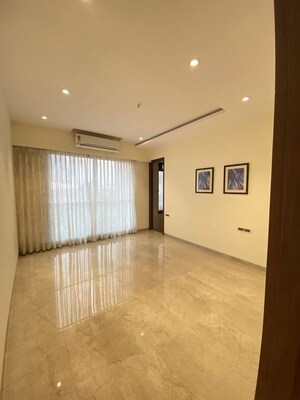 Room in 2 BHK Apartment at Skyrise Apartments, Chembur – for Rent