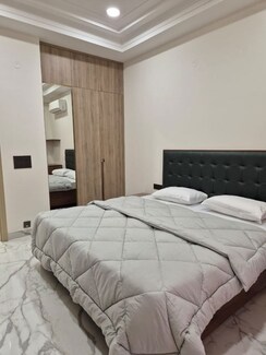 1 BHK Builder Floor For Rent in DLF Phase V