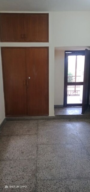 Room in 2 BHK Apartment at Vasant Kunj – for Rent
