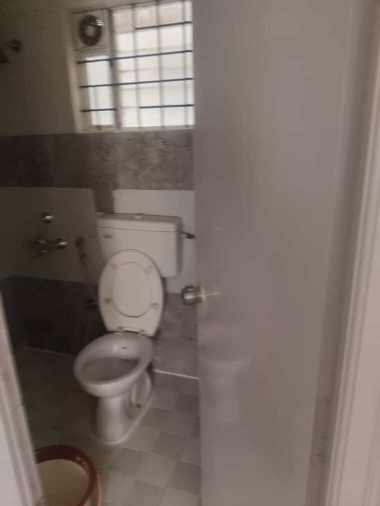 Bathroom, krishna-residency-kadubeesanahalli 2 Bedroom 850 Sq.Ft. Apartment In Kadubeesanahalli Bangalore 10236124