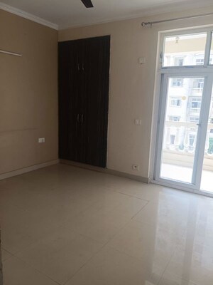 Room in 3 BHK Apartment at Amrapali Silicon City, Sector 76 – for Sale