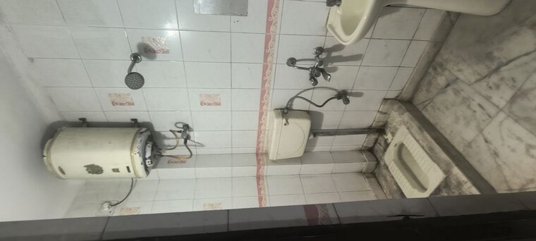 Bathroom, khirki extension 2 Bedroom 630 Sq.Ft. Builder Floor In Khirki Extension Delhi 10236219