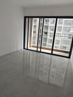 Room in 4 BHK Apartment at Mantra Mirari, Koregaon Park – for Rent