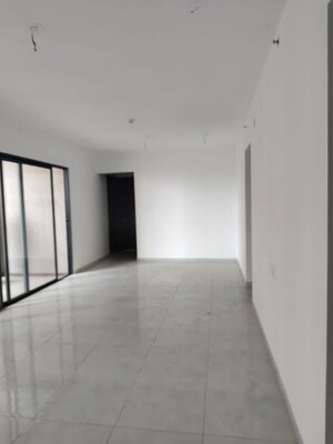 Room in 4 BHK Apartment at Mantra Mirari, Koregaon Park – for Rent