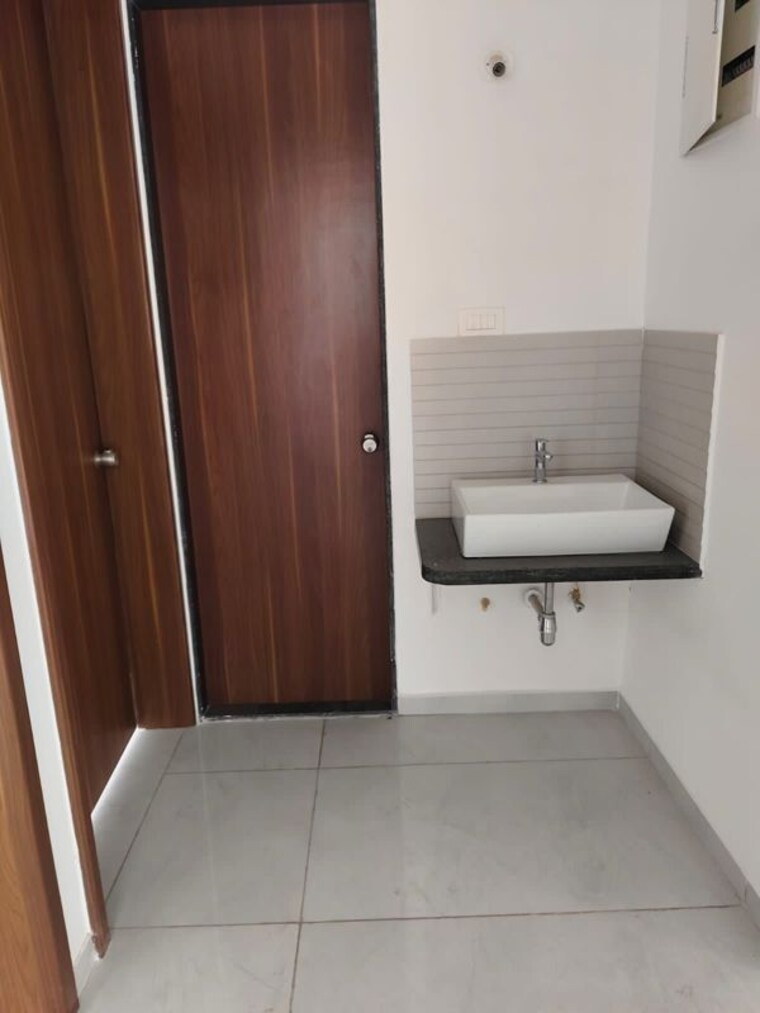 Bathroom, mantra-mirari 4 Bedroom 1600 Sq.Ft. Apartment In Koregaon Park Pune 10236307