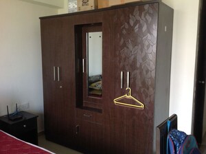 Room in 1 BHK Apartment at Amanora Gold Towers, Hadapsar – for Rent