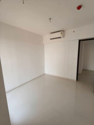 Room in 1.5 BHK Apartment at Lodha Codename Premier, Dombivli East – for Rent