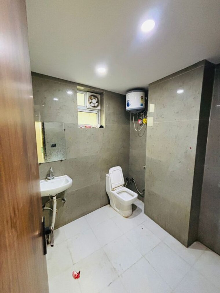 Bathroom, acharya niketan 2.5 Bedroom 750 Sq.Ft. Builder Floor In Acharya Niketan Delhi 10236449