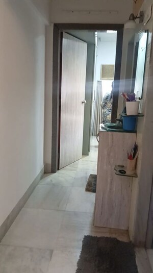 1 BHK Apartment – Entrance View at Wembley Apartment, Andheri West - for Rent