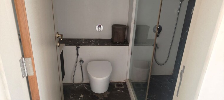 Bathroom, supreme-lake-superior 4 Bedroom 3000 Sq.Ft. Apartment In Powai Mumbai 10236171