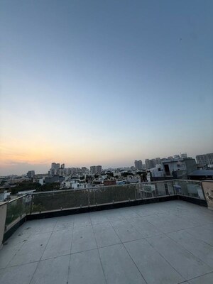 Balcony in 2 BHK Builder Floor at Sector 42 – for Rent