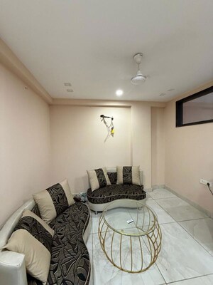 Team Area in 2 BHK Builder Floor at Sector 42 – for Rent