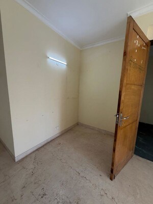 Room in 4 BHK Builder Floor at Ansal API Esencia, Sector 67 – for Sale