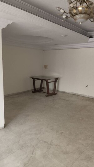 Room in 2 BHK Apartment at Nav Sarswati Sadan Apartment, Naupada – for Rent