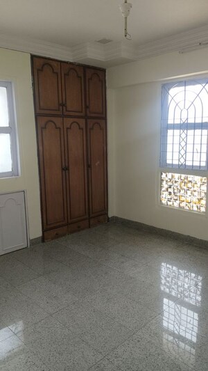 Room in 2 BHK Apartment at Nav Sarswati Sadan Apartment, Naupada – for Rent