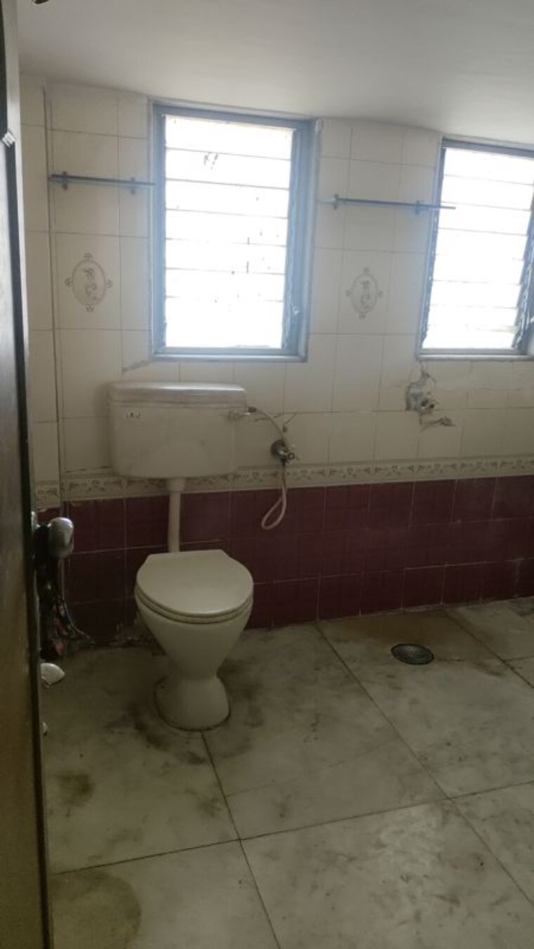 Bathroom, nav-sarswati-sadan-apartment 2 Bedroom 700 Sq.Ft. Apartment In Naupada Thane 10236640