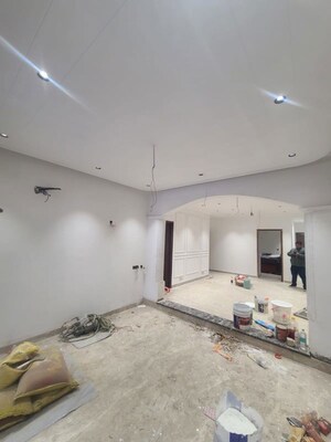 Building Lobby in 3 BHK Builder Floor at Sector 43 – for Sale