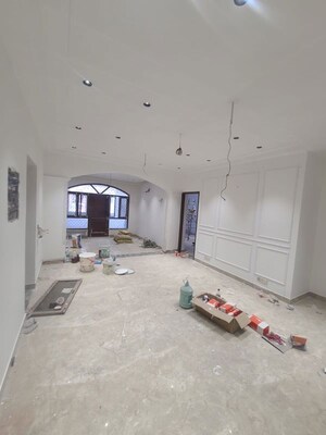 Building Lobby in 3 BHK Builder Floor at Sector 43 – for Sale