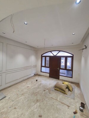 Room in 3 BHK Builder Floor at Sector 43 – for Sale