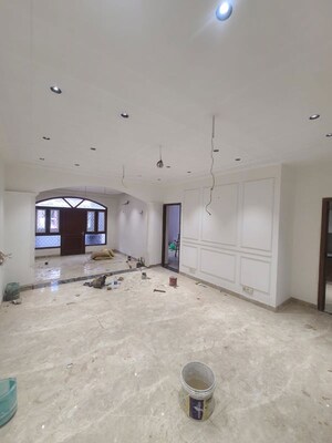 Building Lobby in 3 BHK Builder Floor at Sector 43 – for Sale