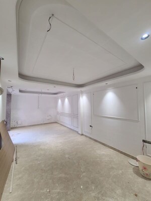 Room in 3 BHK Builder Floor at Sector 43 – for Sale