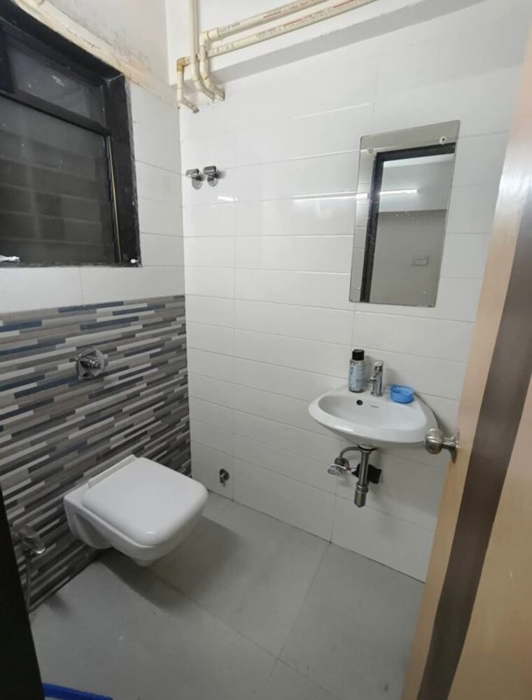 Bathroom, k-raheja-vihar 2 Bedroom 1025 Sq.Ft. Apartment In Powai Mumbai 10236674
