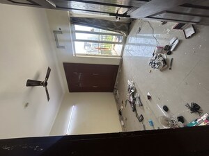 Room in 3 BHK Apartment at Paramount Floraville, Sector 137 – for Rent