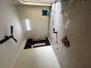 Room in 3 BHK Apartment at Paramount Floraville, Sector 137 – for Rent