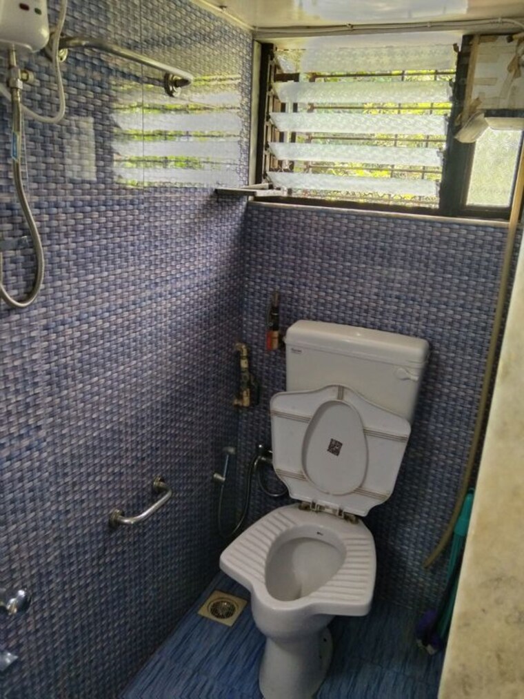Bathroom, vile parle west 2 Bedroom 600 Sq.Ft. Apartment In Vile Parle West Mumbai 10236703