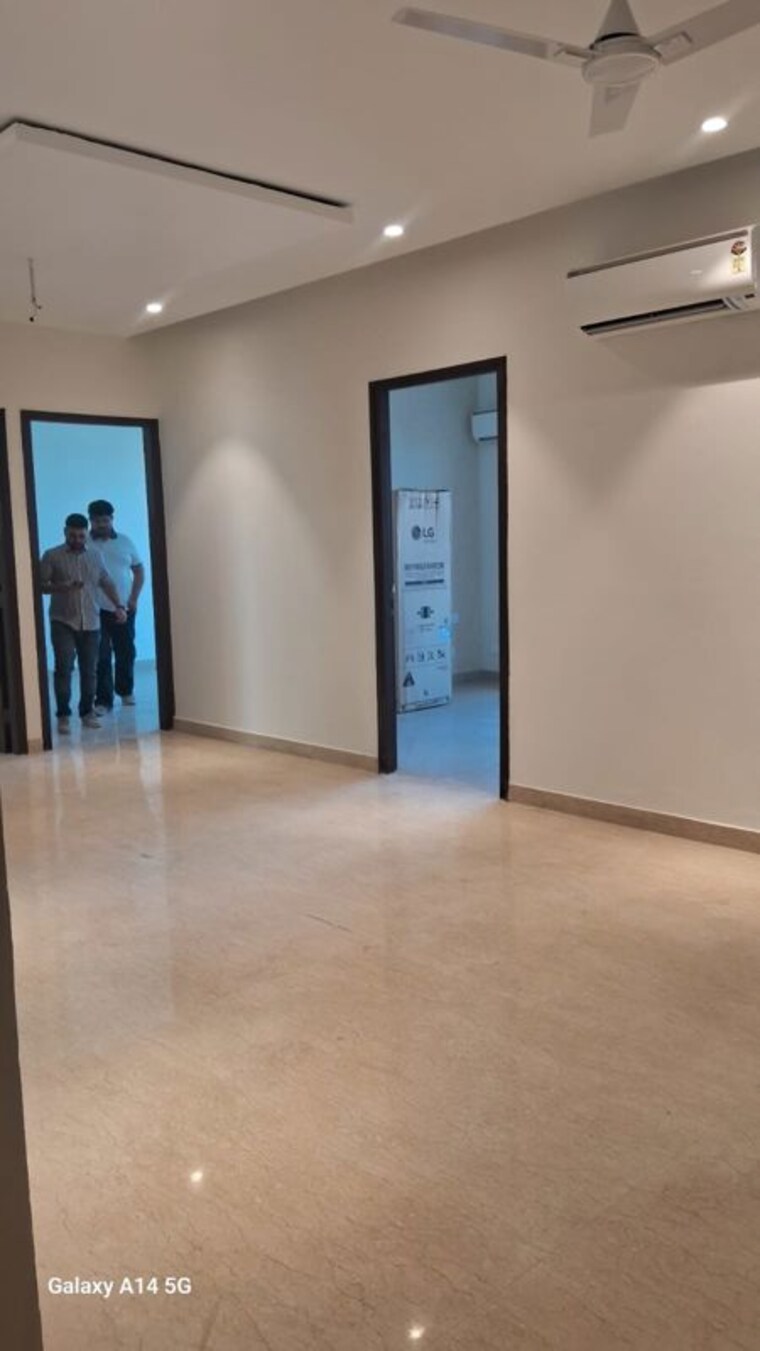 Room, kharar road 3 Bedroom 1990 Sq.Ft. Apartment In Kharar Road Mohali 10236675