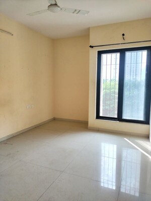 Room in 2.5 BHK Apartment at Dosti Desire, Brahmand – for Rent